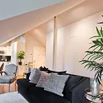 Iconic & Elegant Design 2 Bedroom Apt By Fs